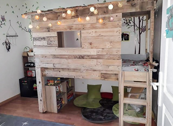 lit enfant cabane en bois fait maison